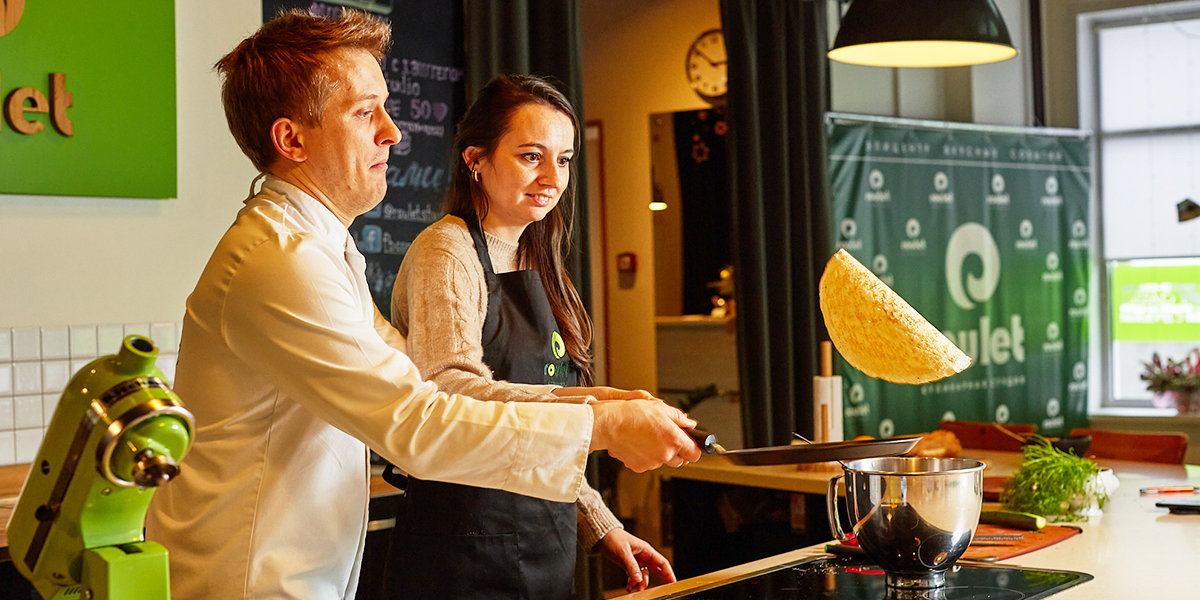 Первый – не комом! Самый популярный владимирский книт-блогер взялась за кружевные блины