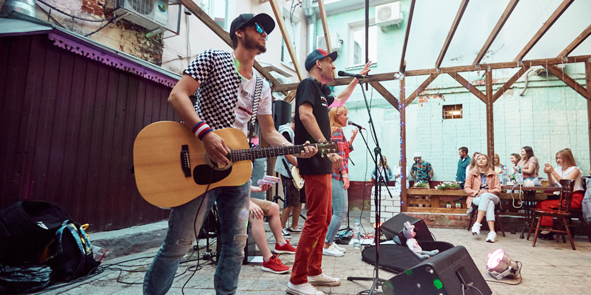 С гитарой за головой и каверами в Reels: участник «ПушкарьFM» про визуализацию музыки