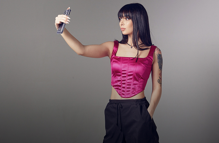 Весенние тренды в продуманных до мелочей аутфитах владимирского видеомейкера