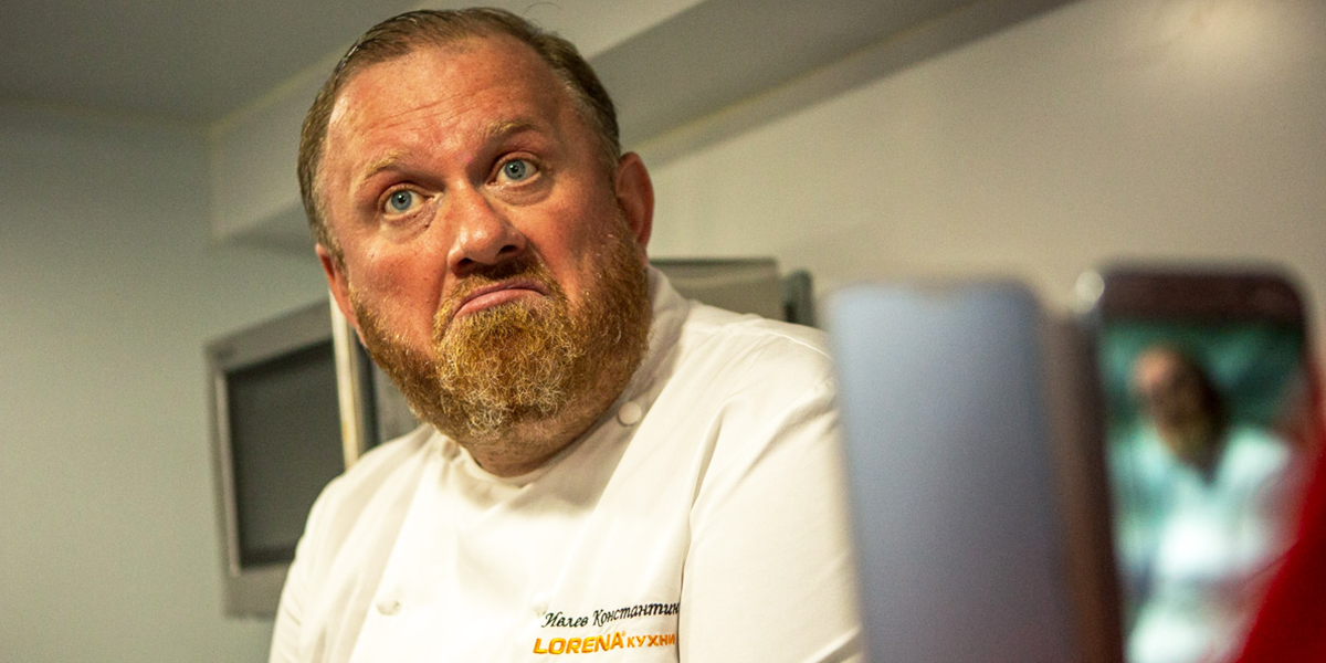 Константин Ивлев подарил лучшему «салатному» шефу страны «прелестный таз» из Кольчугино