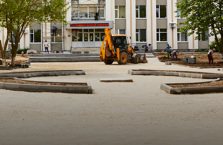 Благоустройство Кутузовского сквера в самом разгаре, а с реконструкцией площади Победы не успевают