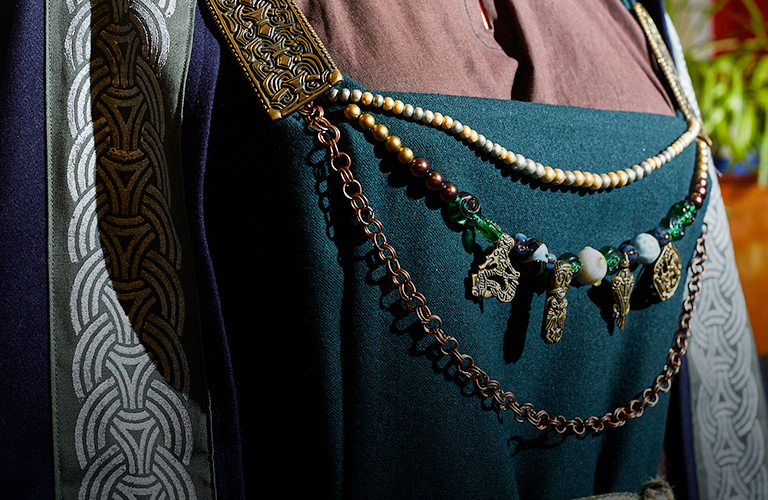 Из разных эпох и вселенных: во Владимире шьют уникальные костюмы для гидов, реконструкторов и ролевиков