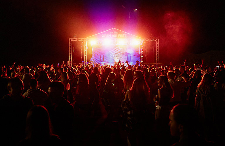 «Эти парни знают, кого приглашать!» — BYOR собрал более 1000 владимирцев на лесном рейве