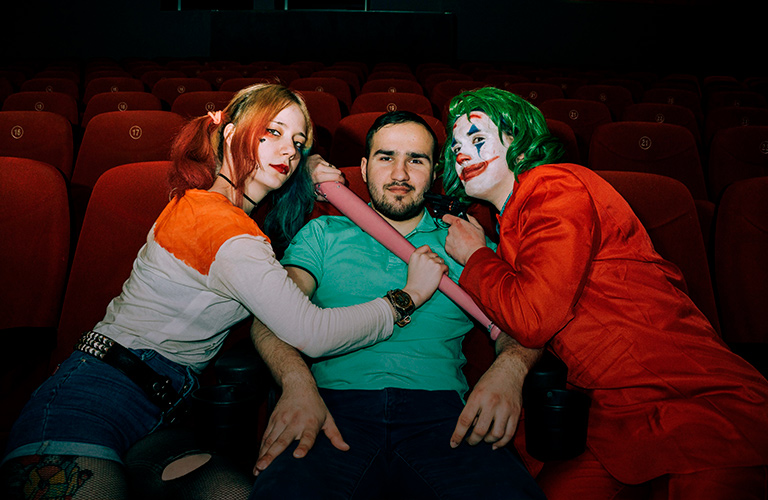 Мастера перевоплощений: владимирские миссис Мейзел, Джокер и Харли Квин