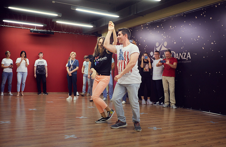 Страстная латина для похудения, k-pop или танцы на высоких каблуках?