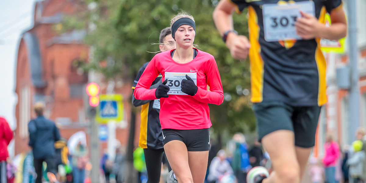 Две тысячи спортсменов из 31 региона страны приняли участие в полумарафоне «Золотые ворота»