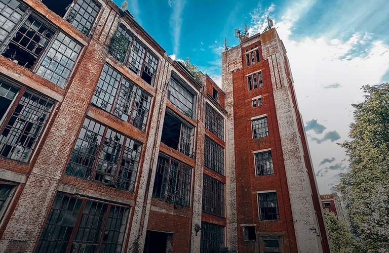 Заброшенная Лакинская мануфактура, в которой сохранилась советская мозаика