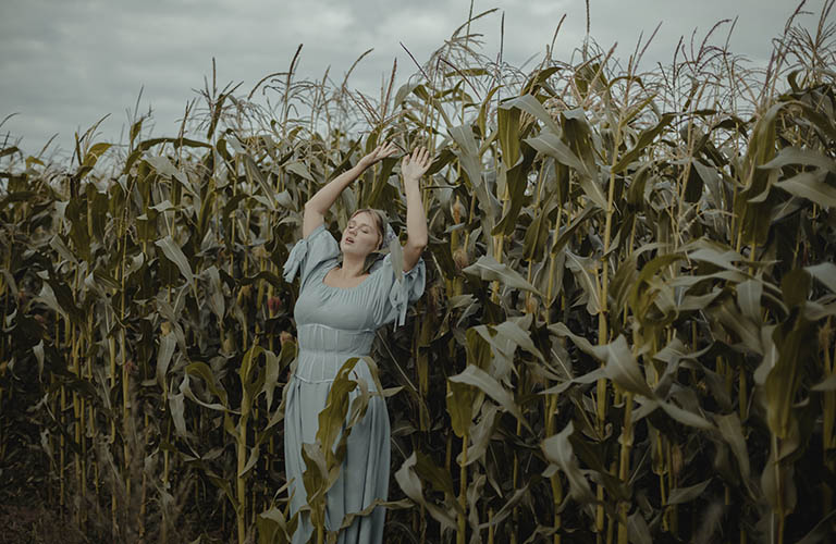 Городские амазонки: девушки Владимира возродили тренд на съемки в кукурузных полях