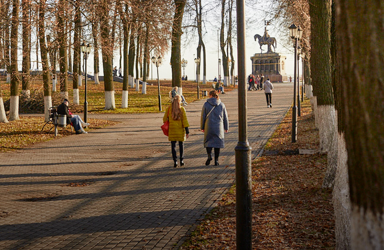 Куда ставить-то? Где разместят стелу, монумент Боголюбскому и когда отремонтируют памятник в центре