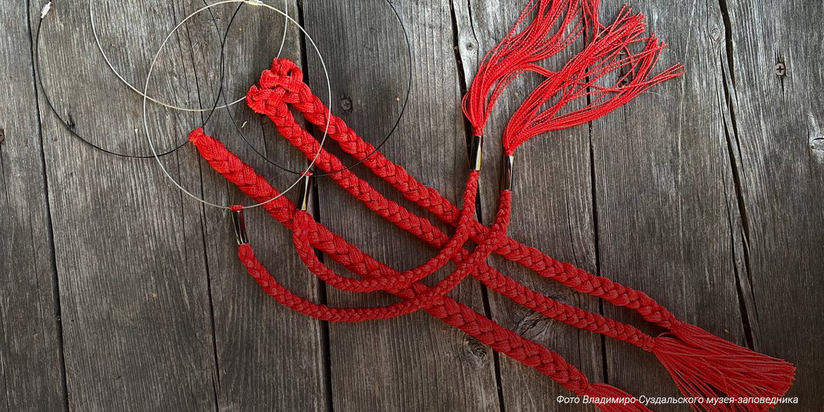 Авоська, фартук и косы-ожерелья. Праздник огурца неожиданно стал модным событием