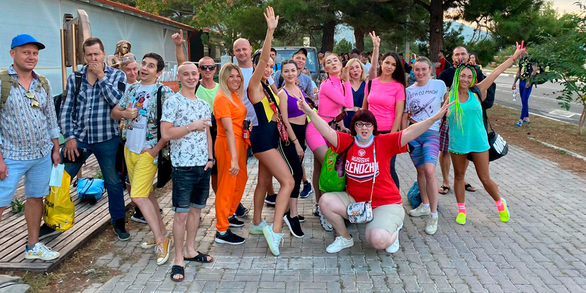 Владимирская актриса поцеловала ведущих и покорила участников реалити «Золото Геленджика»