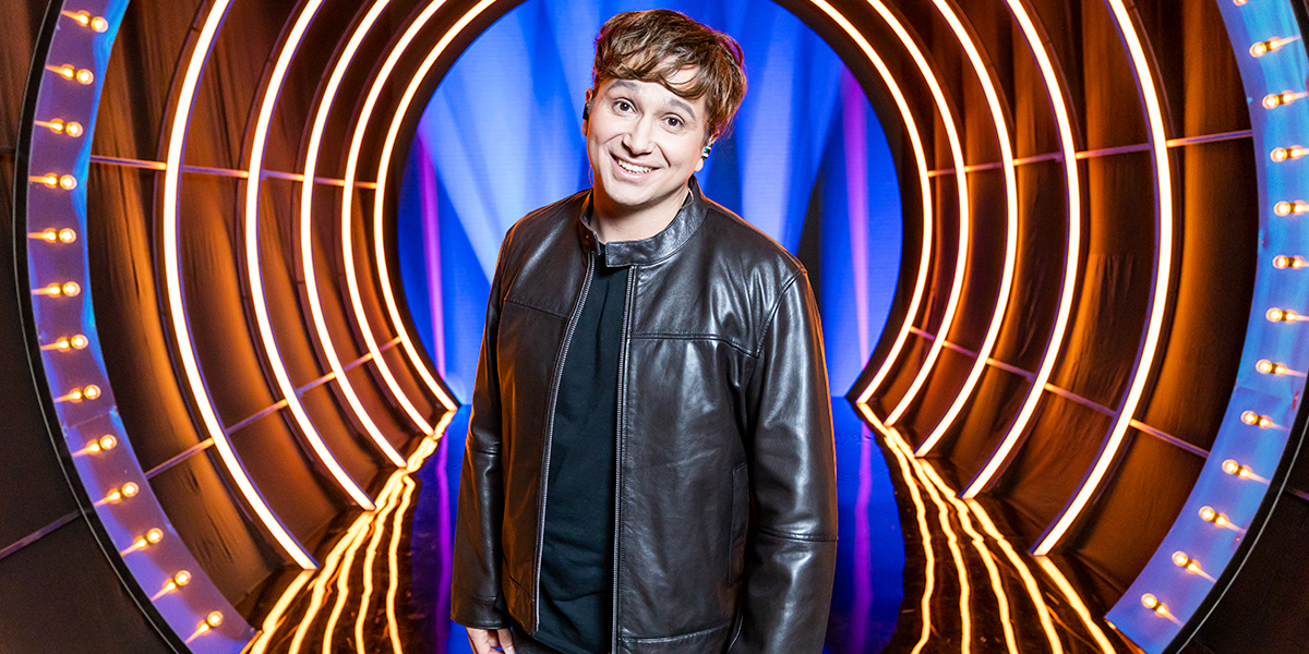 Певец из Коврова спародировал Андрея Губина на музыкальном шоу перевоплощений «Ярче звезд»