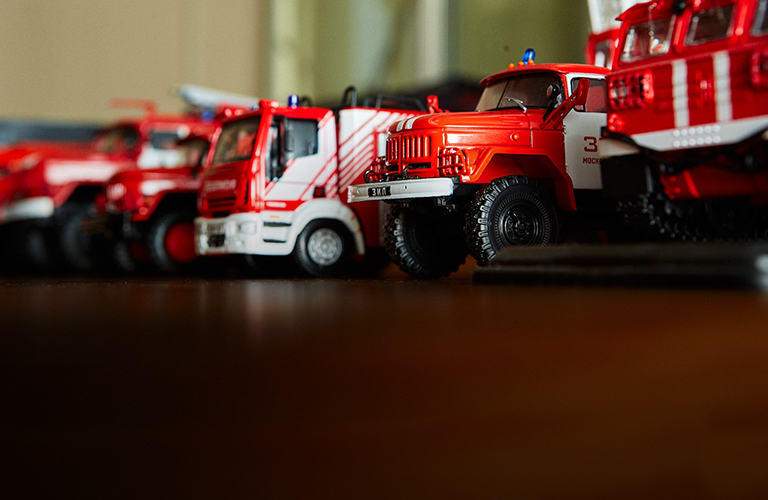 Маленькие машины для большого пожарного. Уникальная коллекция из 80 моделей