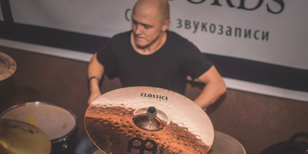 Барабанщики Земфиры, «Арии» и «Мумий Тролля» оценили местного драммера