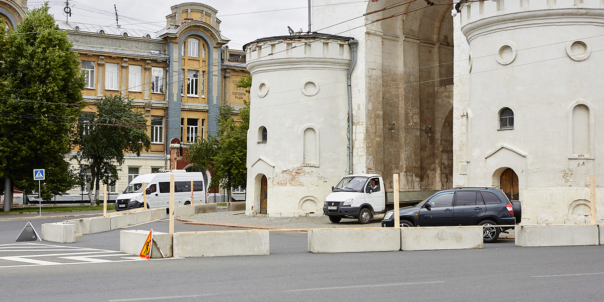 Без ограничения движения, но с препятствиями: в городе началась реставрация Золотых ворот