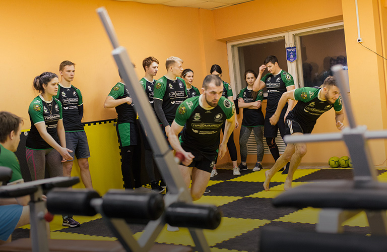 Хулиганская игра для леди и джентльменов, или Командные смешанные единоборства