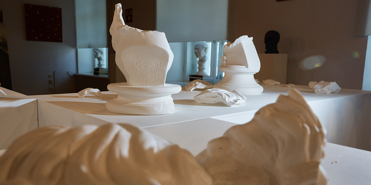 Разбитые скульптуры и QR-код из волос. «АРТ-МАСТЕРСКАЯ XXI» во Владимире