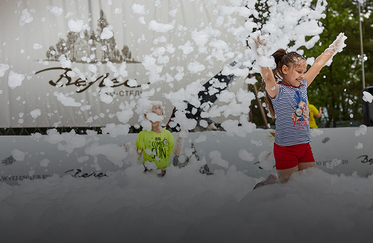 Субботник и BBQ-вечеринка на берегу Запольского: как прошел фестиваль «Чистое озеро»