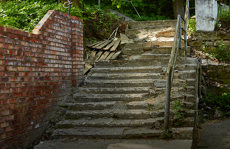 За год во Владимире обещают отремонтировать 30 лестниц