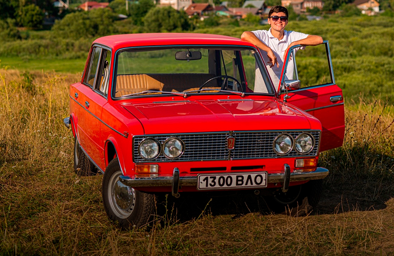 «Чтобы собрать машину, купил еще пять»: владимирец о реставрации семейной «тройки» с нуля