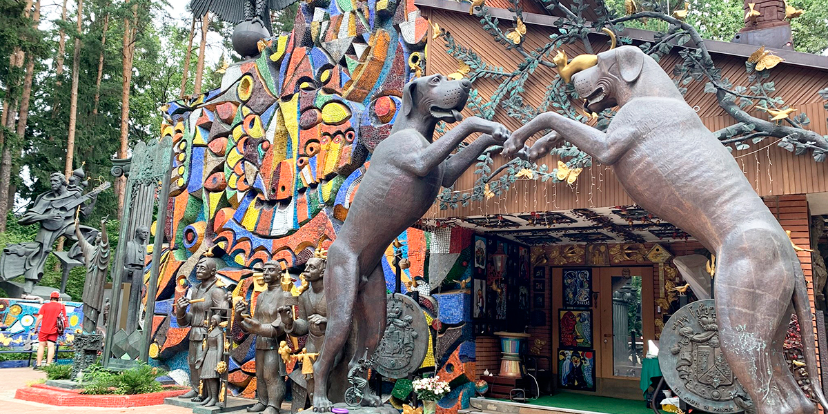 Хаос и фантазии в Переделкине — компания владимирских филологов побывала на даче у Церетели и Чуковского