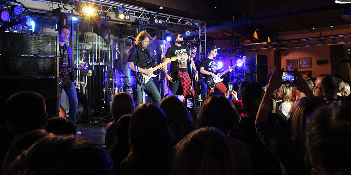 На концерте во Владимире «Рекорд Оркестр» исполнил новую композицию