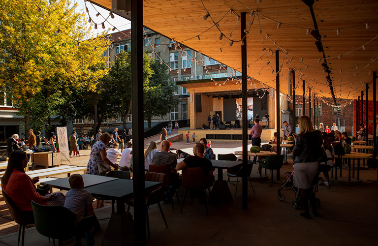 Вместо автокинотеатра на Студеной появится точка показа советских фильмов