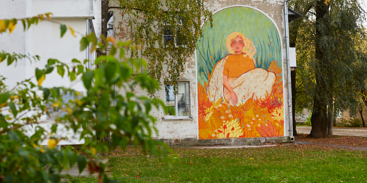 Первый граффити-район Владимира: улица Алябьева пополнилась осенним стрит-артом