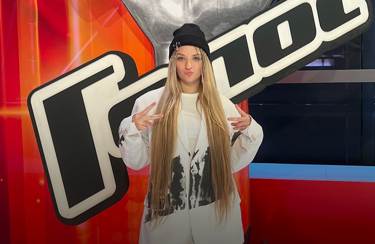 Маша Мэй из Коврова поразила жюри шоу «Голос» уникальным исполнением хита Адель