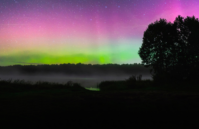 «Впечатления потрясающие». Жители 33-го региона стали свидетелями полярного сияния