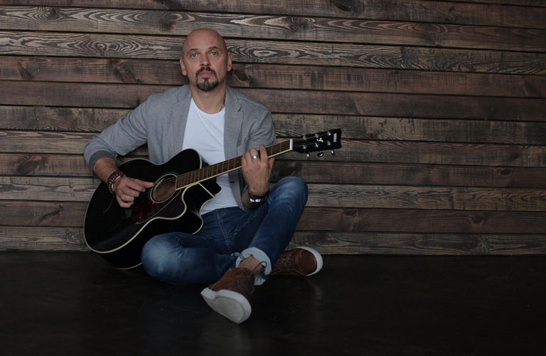 Продолжатель традиций «Песняров» Андрей Еронин: «С удовольствием спою во Владимире!»