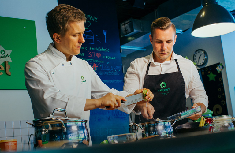 «Кулинарный ответ»: Бизнес-блогер и бренд-шеф пообщались с галанганом и лемонграссом