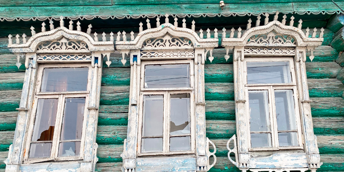 Античные вазоны, сказочные лошадки и свечки староверов — примечательные вязниковские наличники