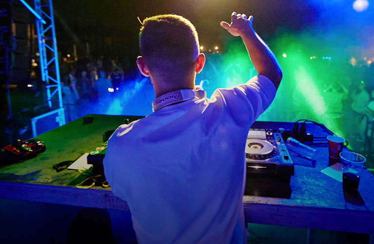 От рейва в лесу до слета караванеров: главные фестивали этого лета во Владимирской области