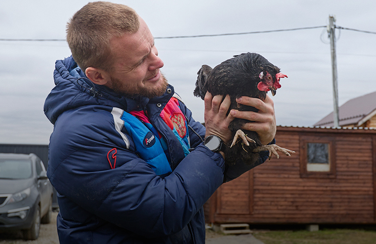 Дом у леса и своя мини-ферма: чемпион мира по самбо Антон Коновалов о счастливой загородной жизни