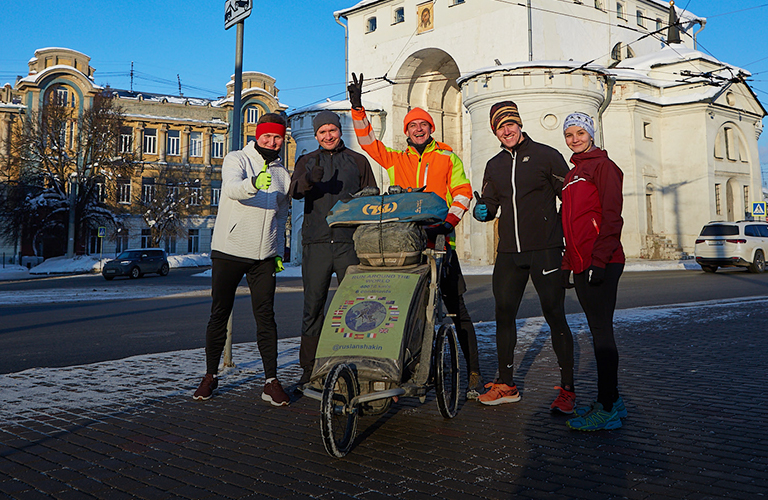 Вокруг света через Золотые ворота: марафонец-экстремал Руслан Шакин добежал до Владимира
