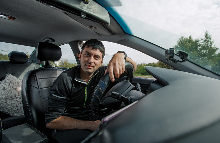 Прокатились с владимирским селфи-таксистом, попавшим в Книгу рекордов России