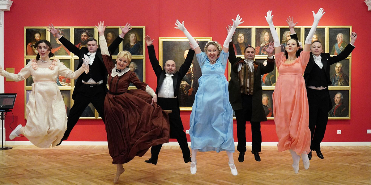 «Несерьёзный бал» музейщиков, или Шуточный маскарад среди экспонатов