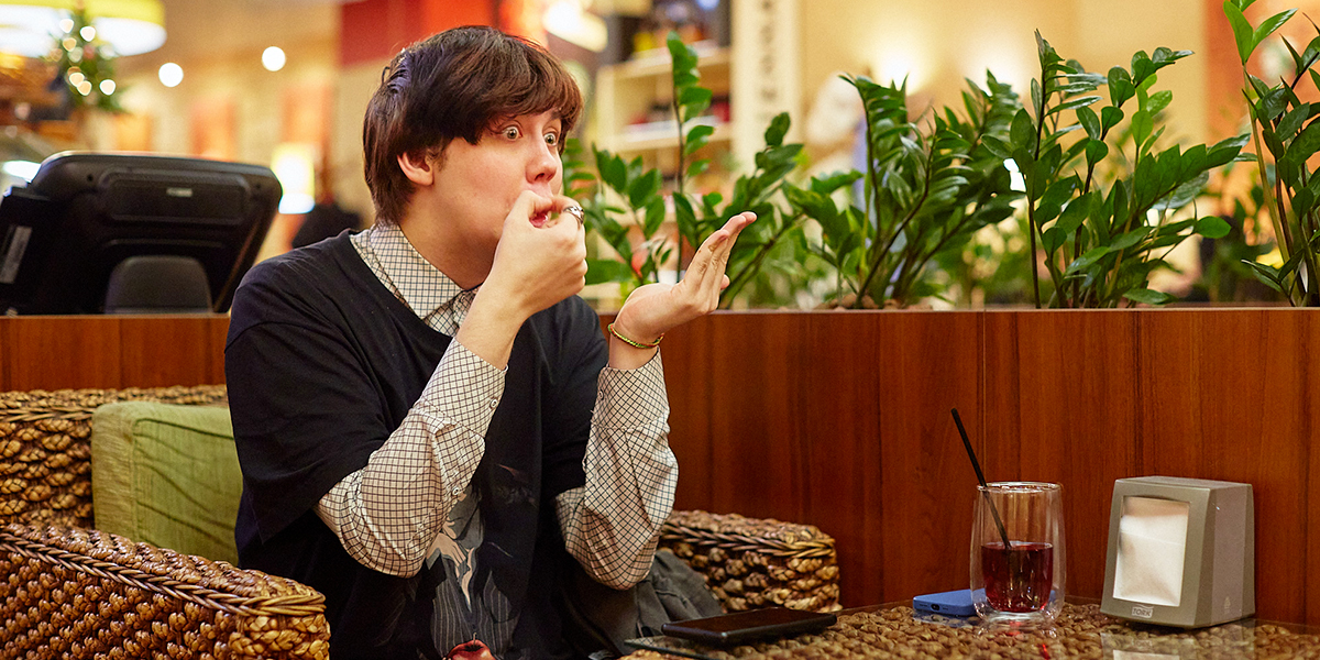 Взбалмошная «училка», набравшая почти 25 миллионов просмотров! Интервью с блогером Славкой Чаплиным