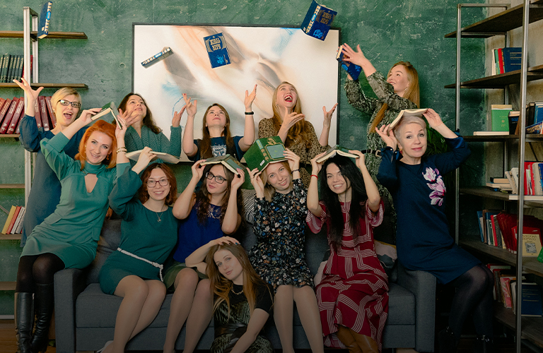 Отдыхаем с умом: топ-5 книг, которые стоит прочитать в новогодние праздники