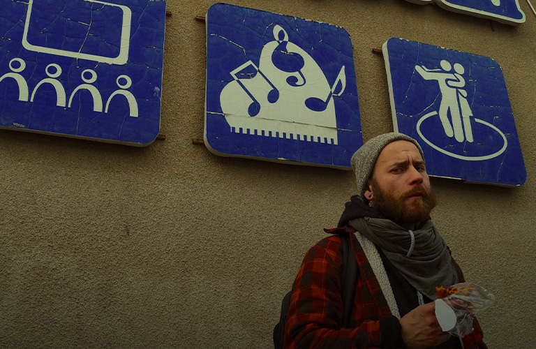 Сценарий жизни режиссера, собравшего награды на международных фестивалях