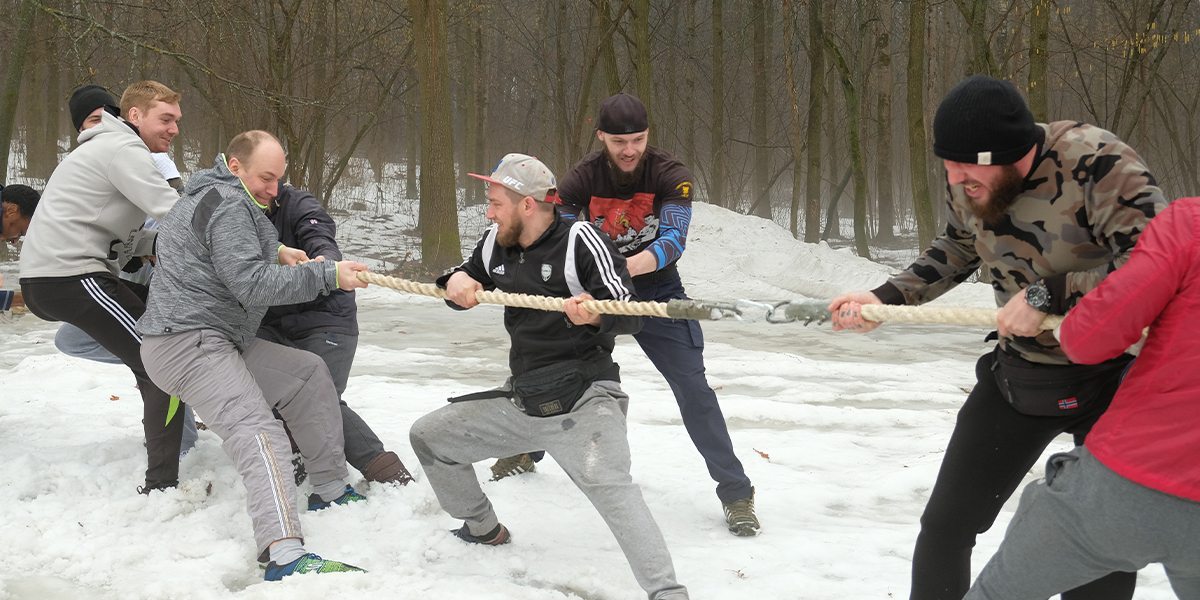 «Кидаем, отбираем». Как развлекаются владимирские парни на трезвую голову