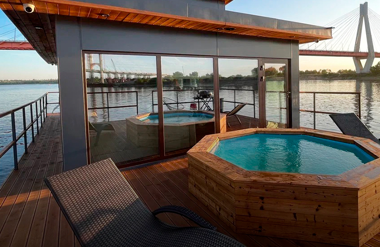 Самая эффектная баня России*. В Муроме построили прогулочный корабль «Варуна» с парной и купелями