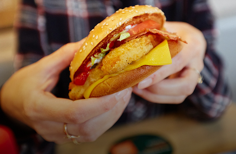 Бургер с майонезом и последняя оригинальная Coca-Cola: пробуем обед во владимирской «Вкусноточке»