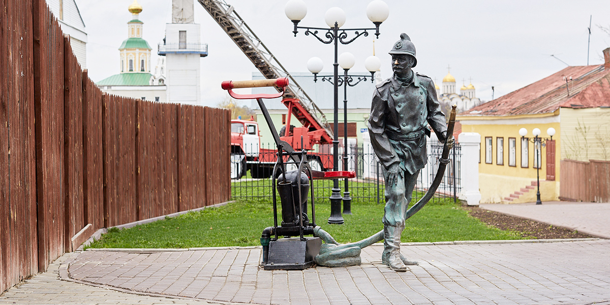 Куда глядит брандмейстер? История пожарной службы в арт-объектах улицы Георгиевской