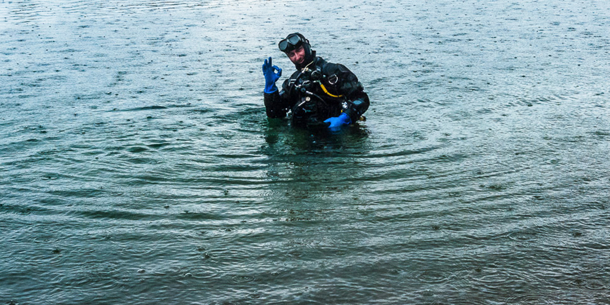 Раки и старый холодильник: что еще обнаружили дайверы в воде на Улыбышевских карьерах