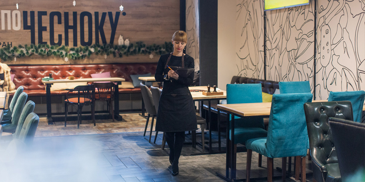 Личный опыт: устраиваемся официантом и узнаем все тайны ресторана