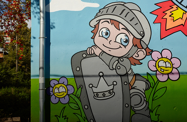 Арт-мир глазами ребенка и мурал-вышивка — две новые работы владимирских райтеров