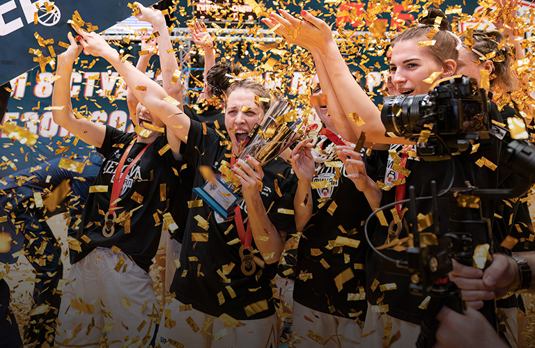 Под золотым конфетти. «Впервые в истории праздник баскетбола пришел на владимирскую землю»