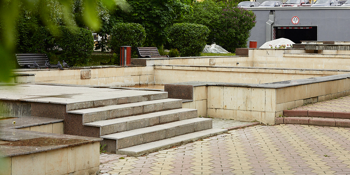 Каскад у Торговых рядов скоро «оживет»: проверяем состояние городских фонтанов